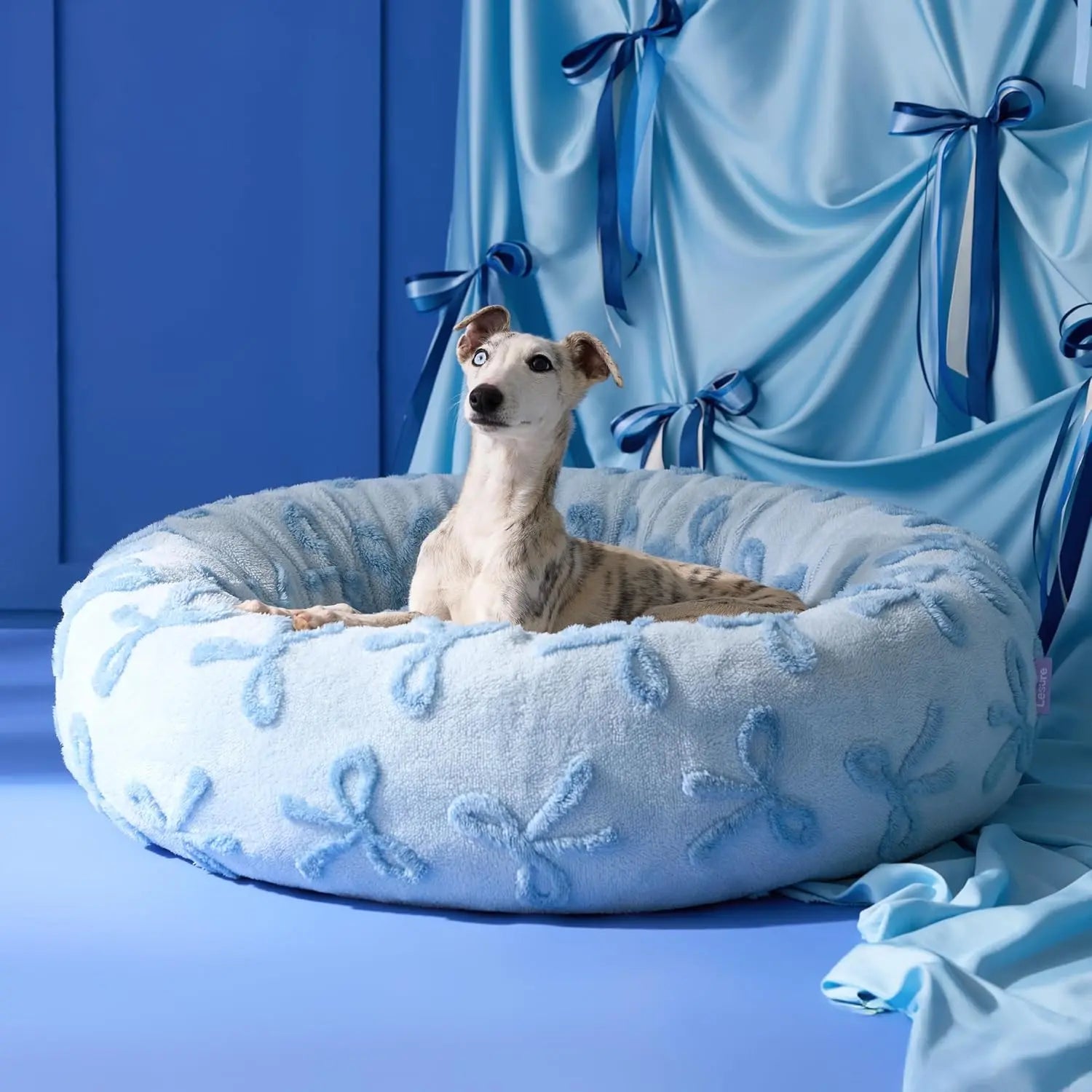 Lesure Plush Donut Pet Bed - Cozy and Calming Round Bed for Dogs and Cats of All Sizes, Washable with Anti-Slip Bottom, Ideal for Comfort and Relaxation